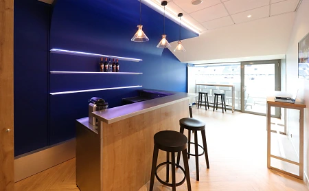 Aménagement d'une loge au stade de France, Projets, Juxta
