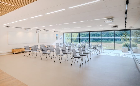 Aménagement de salles de formation et open-spaces pour DECATHLON, Projets, Juxta